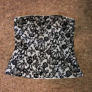 White House Black Market sz 4 Strapless Top